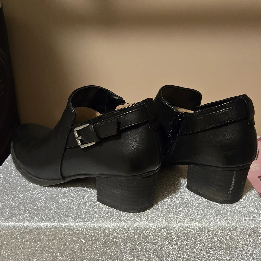 Ankle booties - Picture 2 of 5
